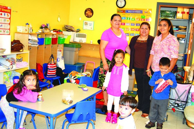 En EBECC las madres pueden estudiar por tres horas mientras les cuidan a sus hijos.