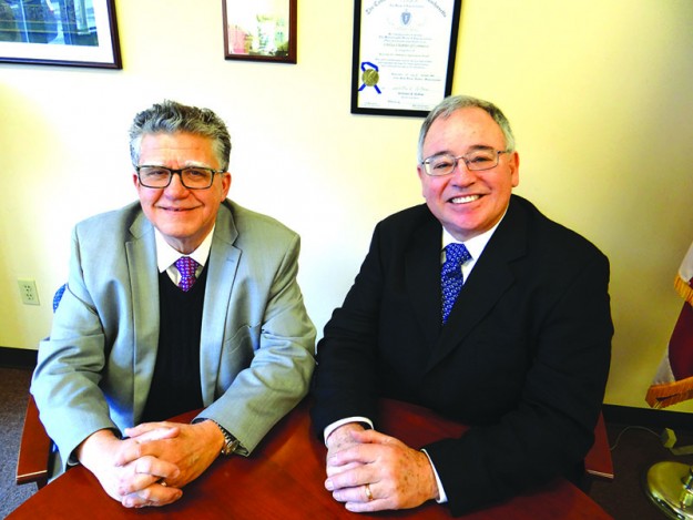 ➥ Nueva directiva. A la izquierda Alberto Calvo vicepresidente y el presidente Sergio Jaramillo.