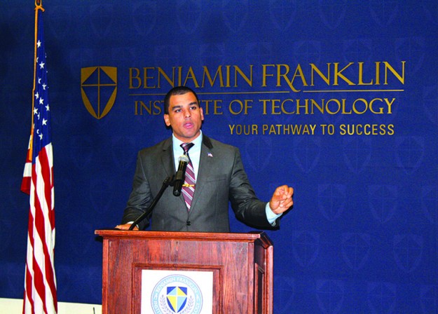 El Secretario de Servicios de Veteranos de Massachusetts, Francisco Ureña, inauguró el Centro de Recursos, en el Benjamin Franklin Institute of Technology.