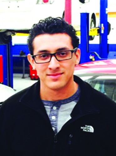 ➥ Johnny Martínez, Estudiante Veterano de origen latino. U.S. Marines Corps.