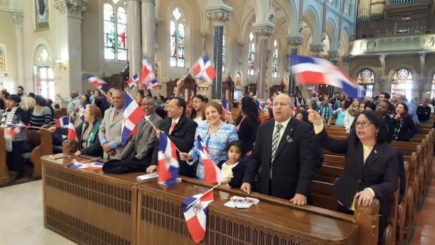 El Consulado Dominicano en pleno asistió al homenaje a la Virgen de la Altagracia.