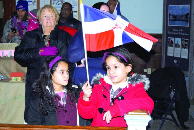 Con orgullo dominicanos de todas las edades celebraron su independencia.
