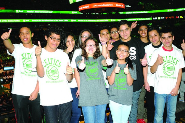 ➥➥ Estudiantes de la Mario Umana y la Excel Academy fueron reconocidos por su excelencia académica frente a cientos de personas en el TD Garden.