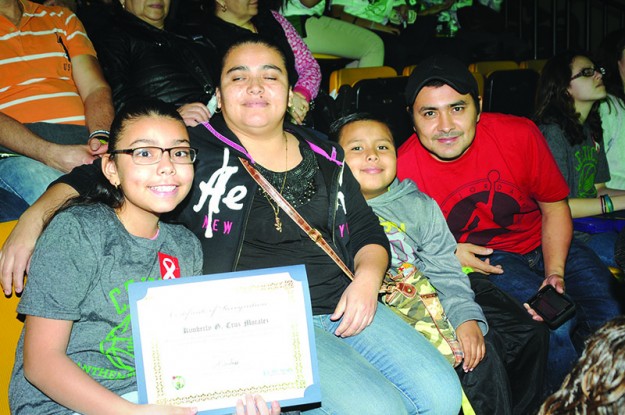 ➥➥ Felicitaciones a Kimberly Cruz, de la Mario Umana Academy en East Boston quien sobresale por su excelente nivel académico.