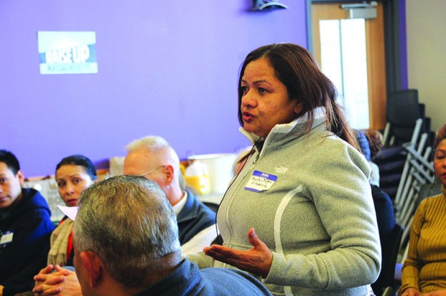 ➥➥ María Echevarría participa de la reunión Raise Up Massachusetts