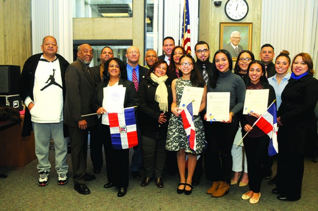 ➥➥Con reconocimientos a dominicanos celebran Independencia.