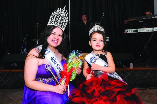 Miss Boston Loma Larga, Jennifer Chavarria junto con Miss Chiquitica Bailey Estrada.
