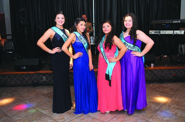 Momentos previos a la elección. Candidatas por la corona a Miss Boston Loma Larga.