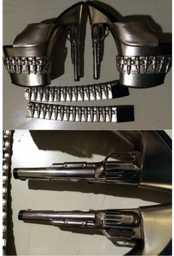 Los tacones en forma de pistola | Foto: Twitter/TSA