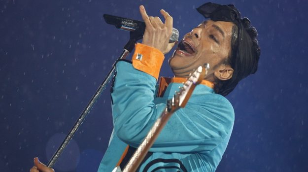 En 2007, Prince cantó por primera vez durante el Superbowl, el mayor evento deportivo de Estados Unidos (Foto: Reuters).