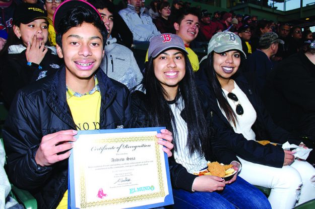 ➥➥ Andrew Sosa from the Lafayette School in Everett proudly shows his recognition together with his family after being honored in front of thousands fans during the first Latino Youth Recognition Day.