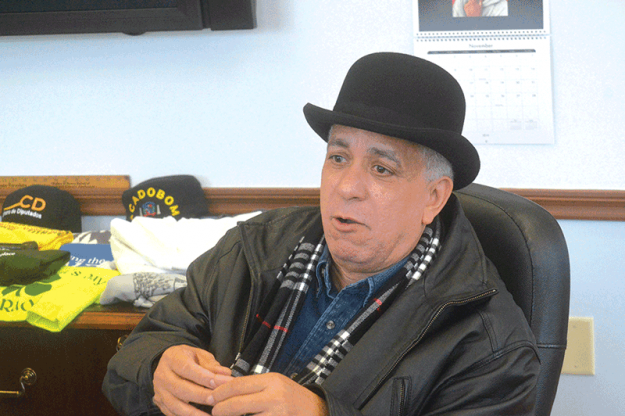 ➥➥ El dramaturgo Giovanny Cruz.
