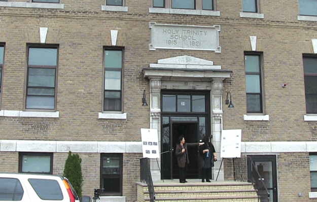 ➥➥ Antigua Trinity School ya funciona como edificio de apartamentos.