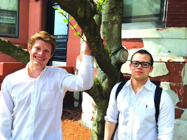 ➥➥ Daniel Lattarulo y Sean Simmons, estudiantes de Boston University, crearon “Coalition Peruvian Relief” por su gran vocación de ayuda.