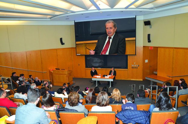 Rodrigo Borja Cevallos dictó conferencia en la Universidad de Harvard. 