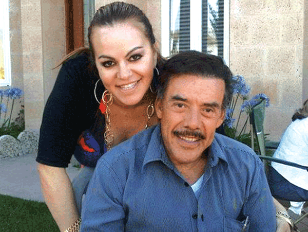 ➥➥Jenni Rivera y su padre Pedro.