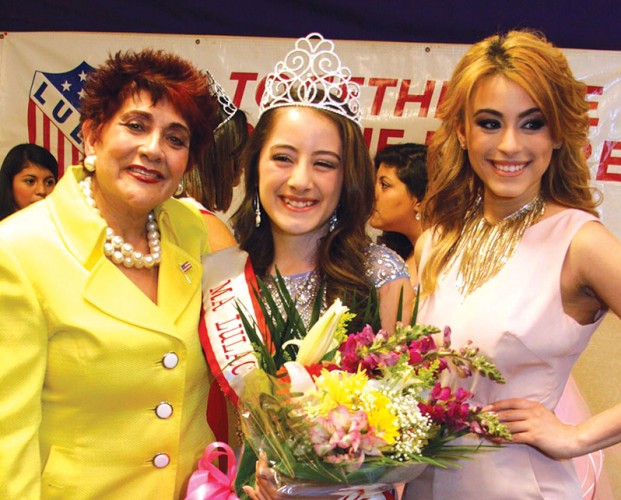 ➥➥ Regla González, National Scholarship Chair de LULAC; Jazmín Herrera, Señorita LULAC 2015 y Roxanne Ribot-González.