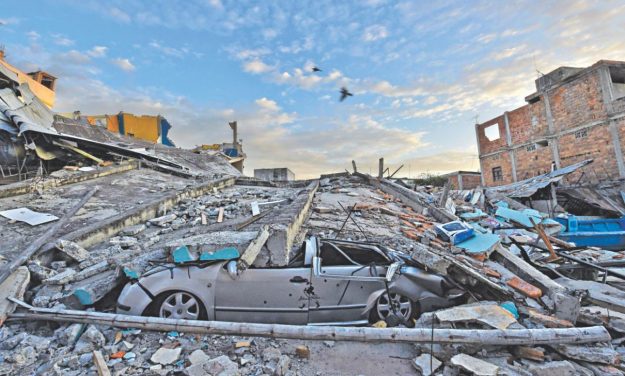 La población de Manta fue una de las más afectadas por el terremoto que impactó a Ecuador con una magnitud de 7.8. Foto: AFP.