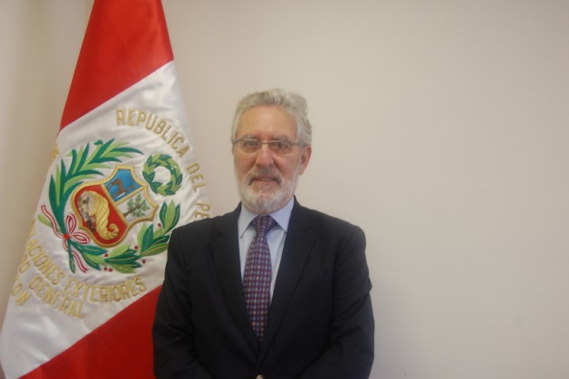 Cónsul del Perú en Boston elogia participación de peruanos en jornada electoral.