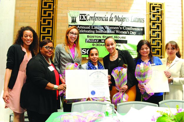 ➥➥ Lunara Devers, maestra de ceremonia; Magalis Troncoso, directora del Centro de Desarrollo Dominicano; Bianny Suncar, Lorena Lama; Ivanna Serret de ABCD, representando a la organización por su excelente servicio a la comunidad latina; Gloria Davila de Perfect Balance quien recibió reconocimiento como la mujer solidaria y servicial para la comunidad durante la conferencia y Paola Bustamante, Network of Women in Soliarity.