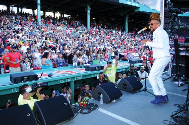 Toño Rosario puso a vibrar el Fenway Park.