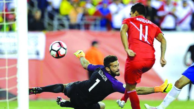 La mano de Ruidíaz.