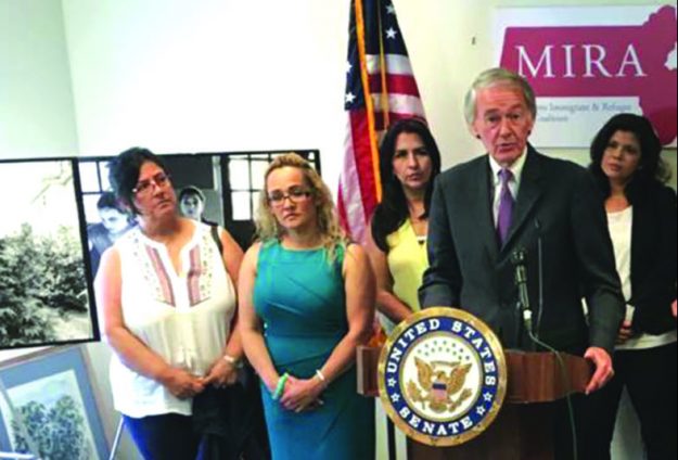 ➥➥ Senador Ed Markey se une a comunidad inmigrante y apoya acciones de organizaciones.