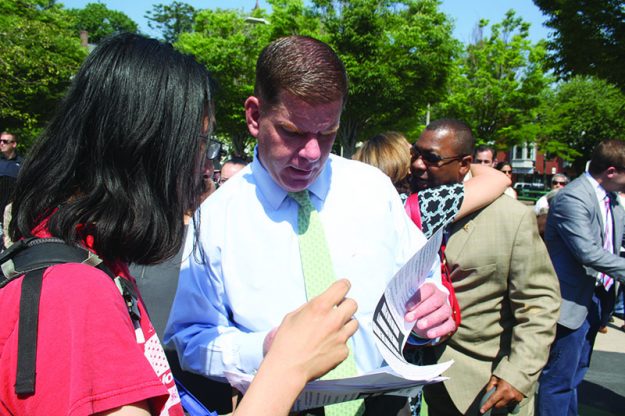 ➥➥ Alcalde Martin J. Walsh se dirigió a la comunidad residente en Jamaica Plain.