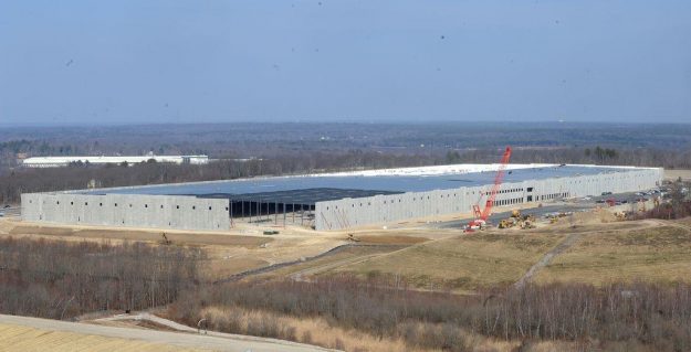Centro de distribución de Amazon en Fall River.