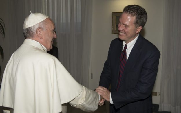 El papa Francisco designó a Greg Bourke como portavoz.