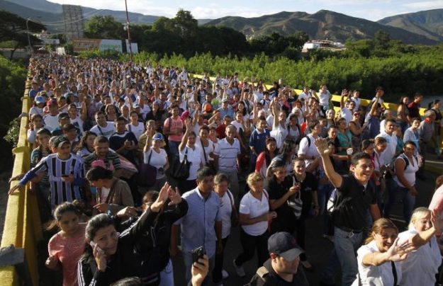 Se espera que cerca de 40.000 venezolanos crucen la frontera. Foto: EFE