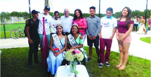 ➥➥Belleza Salvadoreña de visita por Nantucket.