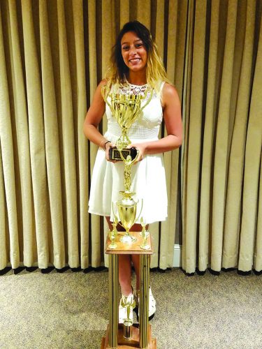 ➥➥ Pamela Sepulveda, feliz por sus nuevos triunfos que coronan sus sueños de estudiante de High School.