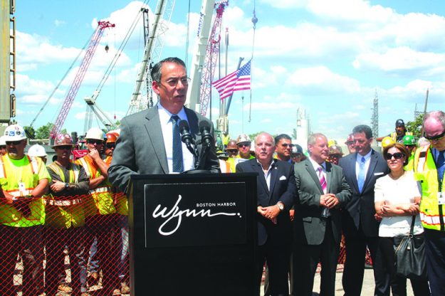 ➥➥ Enrique Zuniga, Comisionado de juegos de Massachusetts.