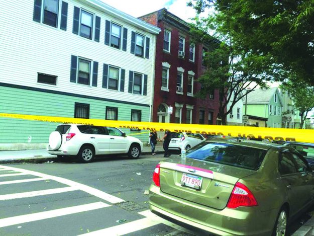 ➥➥ Policía sigue de cerca sobre el asesinato en la Paris St. en East Boston.