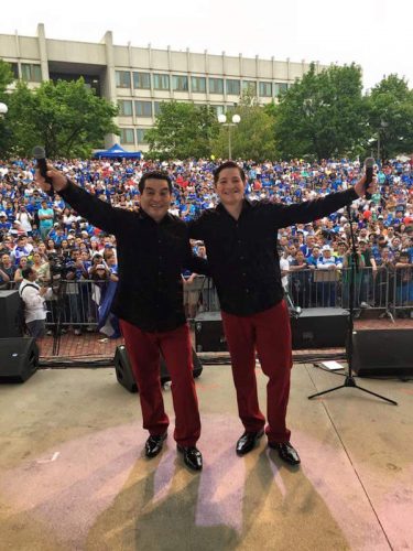 Jhosse Lora y su hijo en el Carnaval Salvadoreño de Boston.