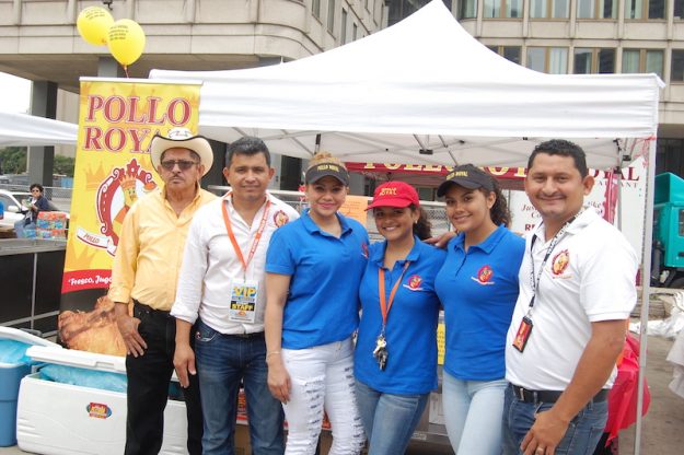 Rudis Ortez, Gabriela Meléndez, Danela Ortez, Rosibel Castro, Saul Ortez y Albertano Ortez de Pollo Royal.