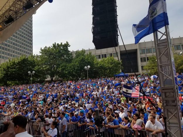 Miles de asistentes al Carnaval Salvadoreño 2016 de Boston.