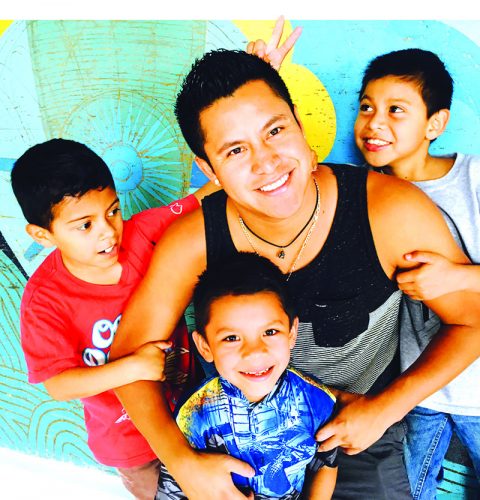 ➥➥ Alexander Kal-el Chisholm Guibault, quiere ayudar a los niños de la calle en Guatemala.