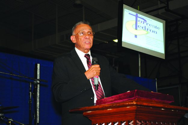 ➥➥ Ezequiel Media Rosano celebra el primer aniversario de Radio Torrente de Vida.