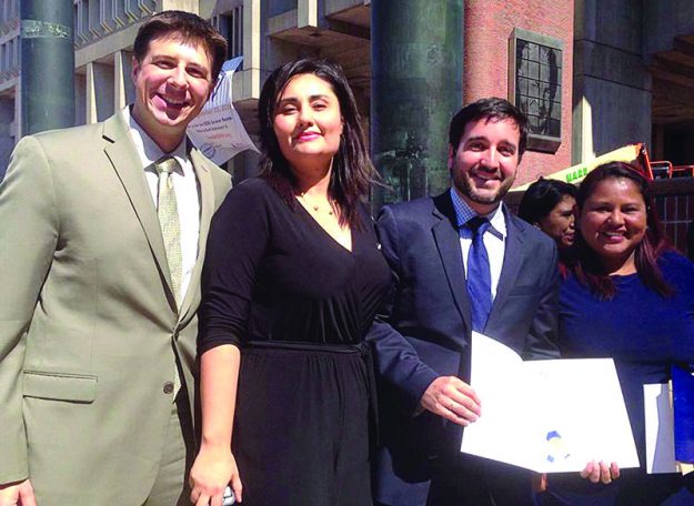 ➥➥ El Representante estatal Adrián Madaro, Ana Alonso del Consulado, el abogado Julio Henriquez reconocido por la Ciudad por su apoyo a la comunidad y la vicecónsul Erika Arevalo.