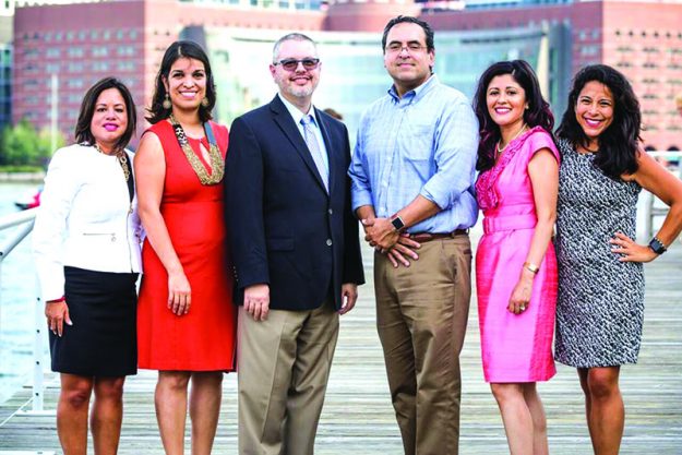 En la foto de izquierda a derecha: Marcela Aldaz, Director of Diversity and Inclusion, Partners HealthCare; Carmen Arce-Bowen, AVP of Recruitment & Executive Convenings at The Partnership, Inc.; Mark Brimhall-Vargas, Chief Diversity Officer, Tufts University; John Armendariz, Vice Provost of Institutional Diversity & Inclusion, Northeastern University; Evelyn Barahona, Vice President of Membership, Greater Boston Chamber of Commerce y Karina Arnaez, Diversity Program Manager, PAREXEL.