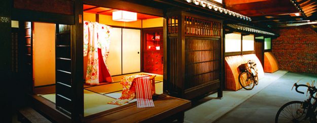 ➥➥ En 1979, la “Ciudad hermana Kyoto”, en Japón, regaló al Museo una antigua Casa Japonesa de tamaño real en donde se refleja la vida, costumbres, ceremonias, arte y arquitectura de la cultura nipona de hace 100 años atrás.