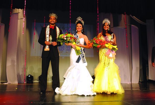 ➥➥ De izquierda a derecha: Mister Belleza Latina USA 2016, Guilherme Chavez; Miss Belleza Latina USA 2016, Jeniffer Mariel Ruiz y Miss Teen Belleza Latina USA 2016, Yaleiny Feliz.