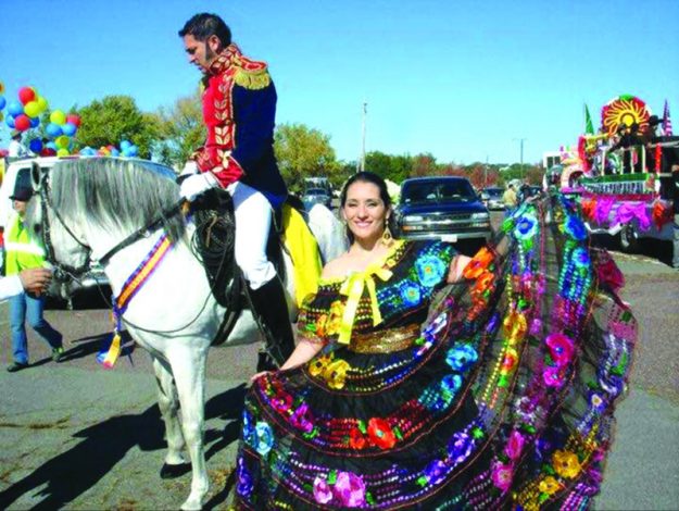 La “Mera Mera” participando en años anteriores del Columbus Day Parade.