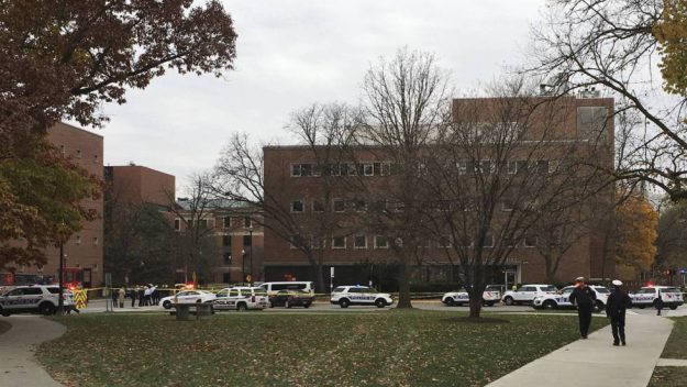 La policía acordona el campus de la universidad de Ohio. Foto: Reuters.
