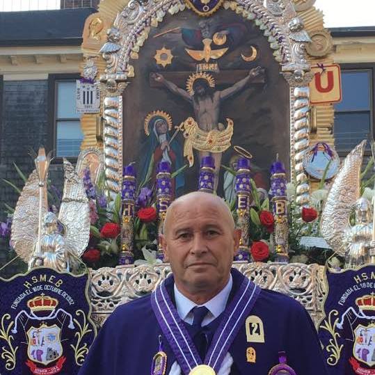 Con mucha fe al Señor de los Milagros