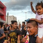 8y9-caravanainmigrantesutilizanamujeresyninos5
