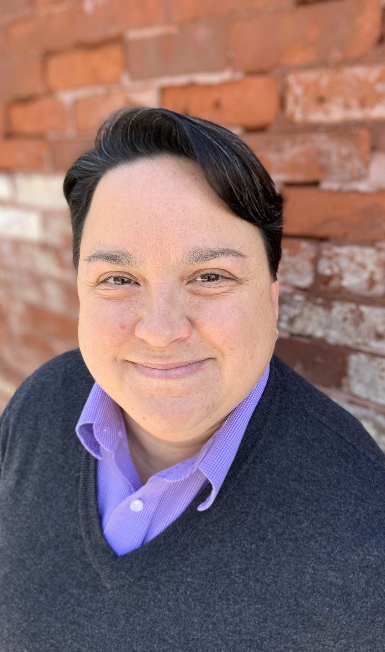 Una latina es directora de la campaña presidencial de Warren