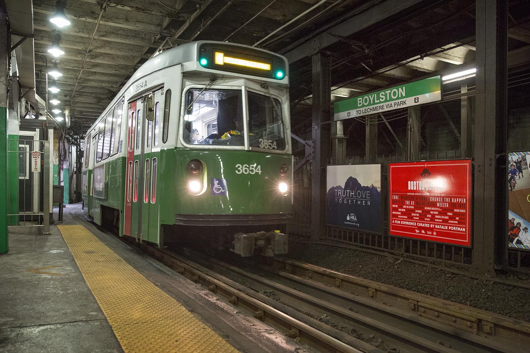 Las nuevas regulaciones de MBTA para COVID-19 puede empeorar el tráfico de Boston, según un informe